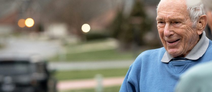 Man Signs of Alzheimer’s and Dementia
